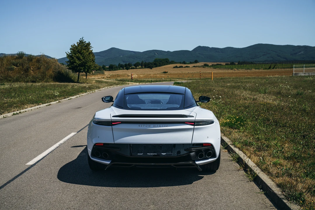 2018 Aston Martin DBS Superleggera - Image 6 of 31