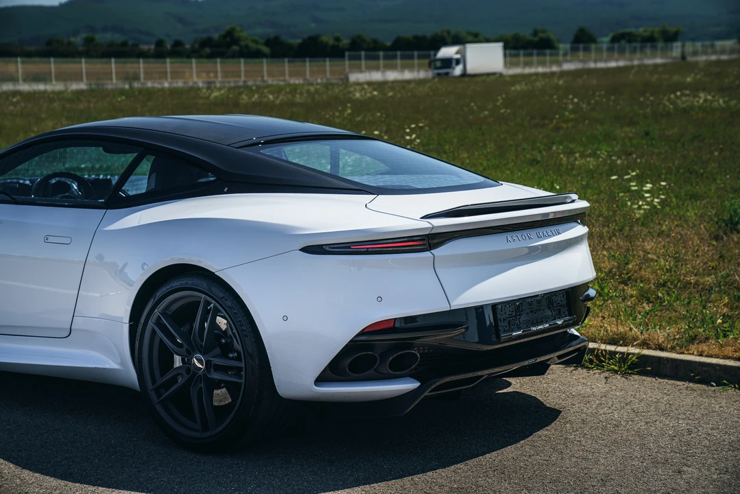 2018 Aston Martin DBS Superleggera - Image 10 of 31
