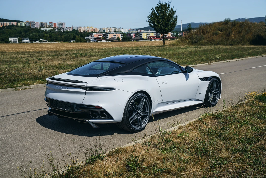 2018 Aston Martin DBS Superleggera - Image 5 of 31