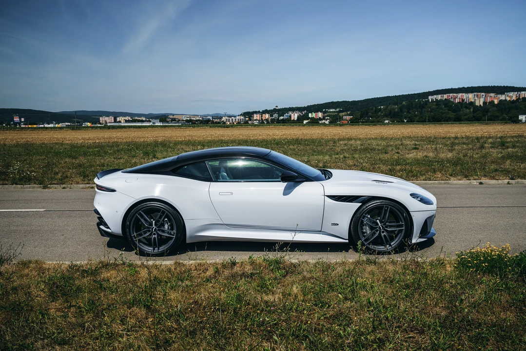 2018 Aston Martin DBS Superleggera - Image 4 of 31