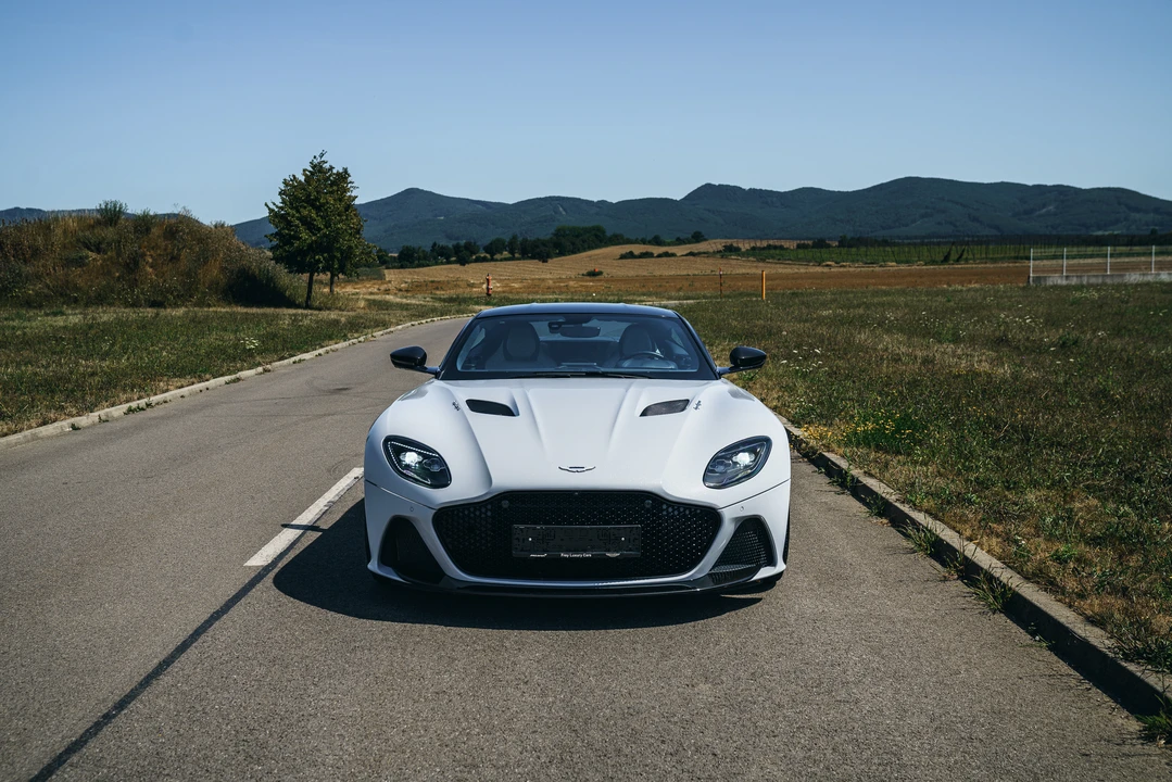 2018 Aston Martin DBS Superleggera - Image 2 of 31