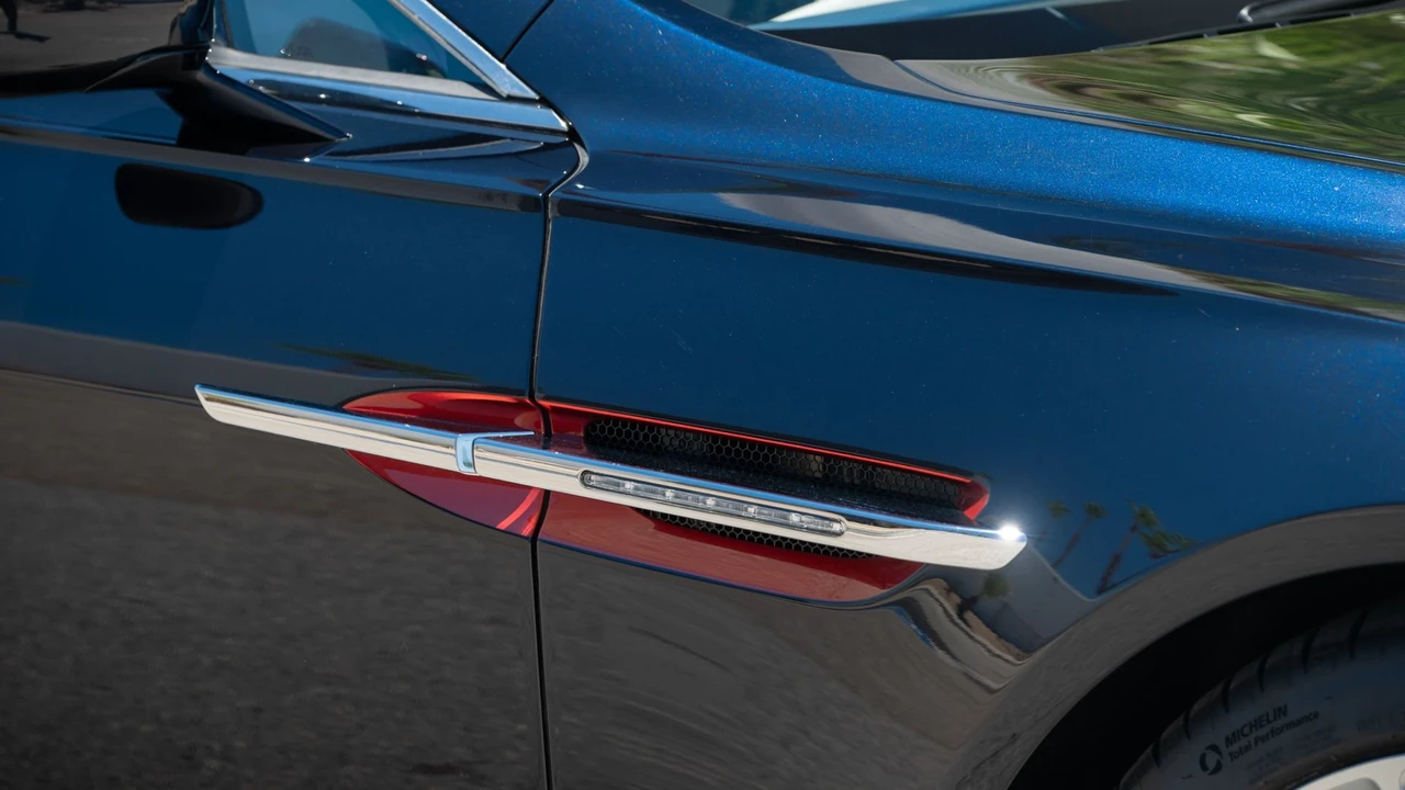 2018 Aston Martin Lagonda - Image 23 of 31