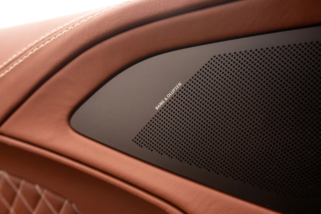 2018 Aston Martin - Image 14 of 31