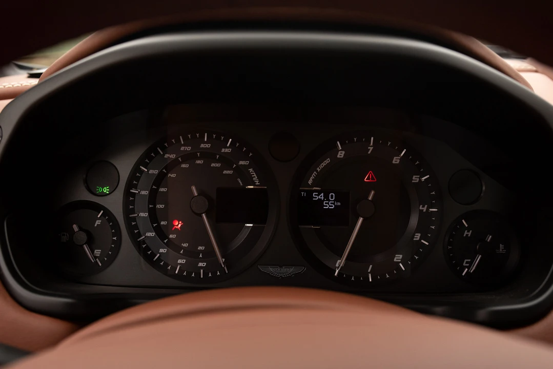 2018 Aston Martin - Image 12 of 31
