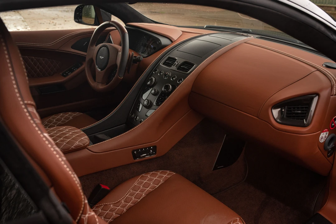 2018 Aston Martin - Image 25 of 31