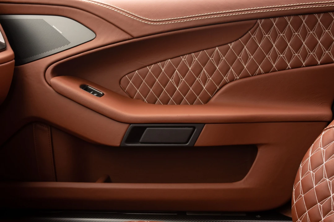 2018 Aston Martin - Image 4 of 31