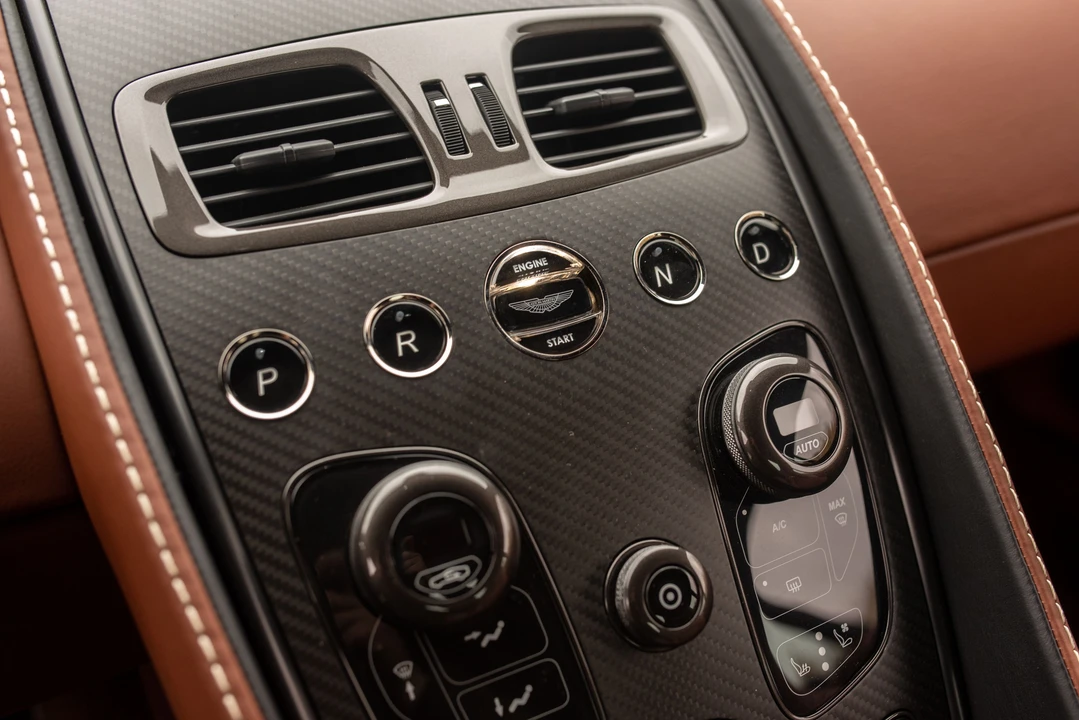 2018 Aston Martin - Image 7 of 31
