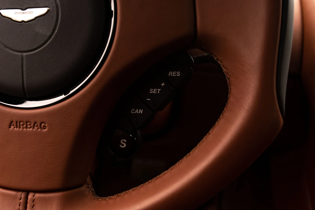 2018 Aston Martin - Image 10 of 31
