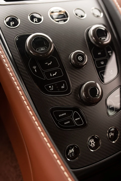 2018 Aston Martin - Image 6 of 31