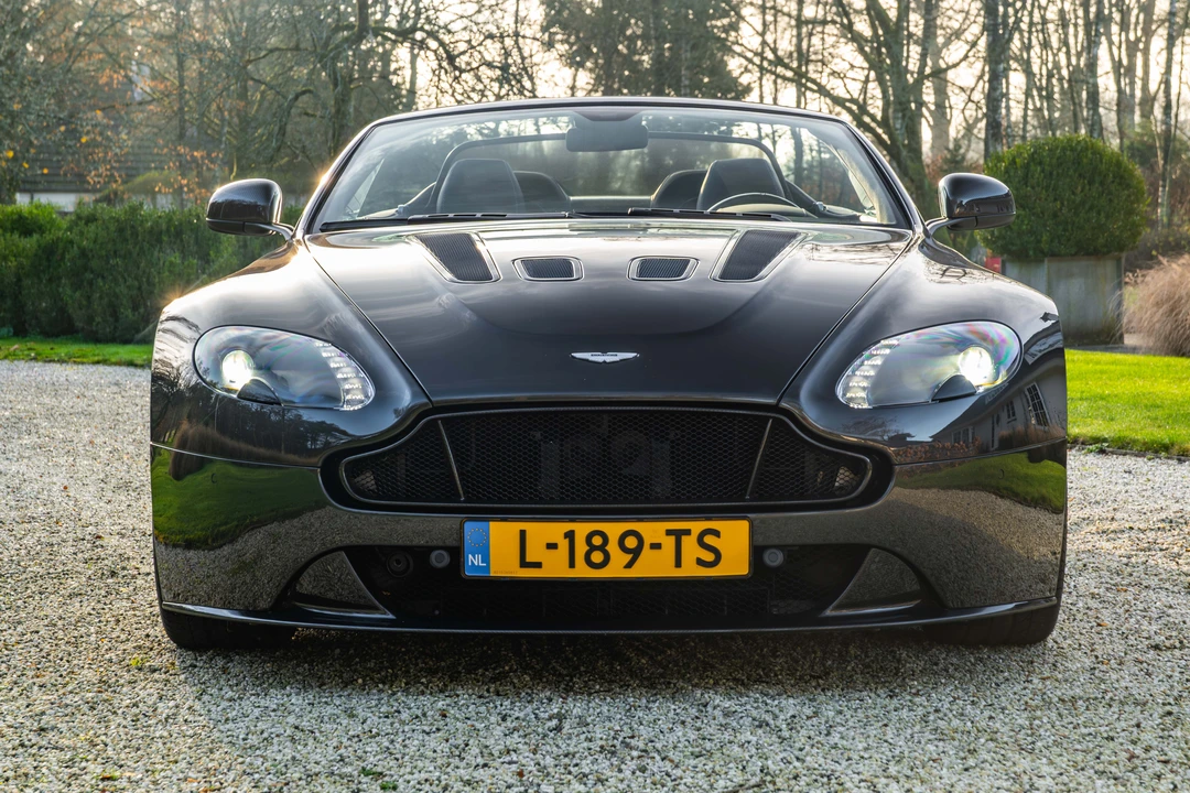 2018 Aston Martin V12 Vantage (2010-2018) - Image 2 of 31
