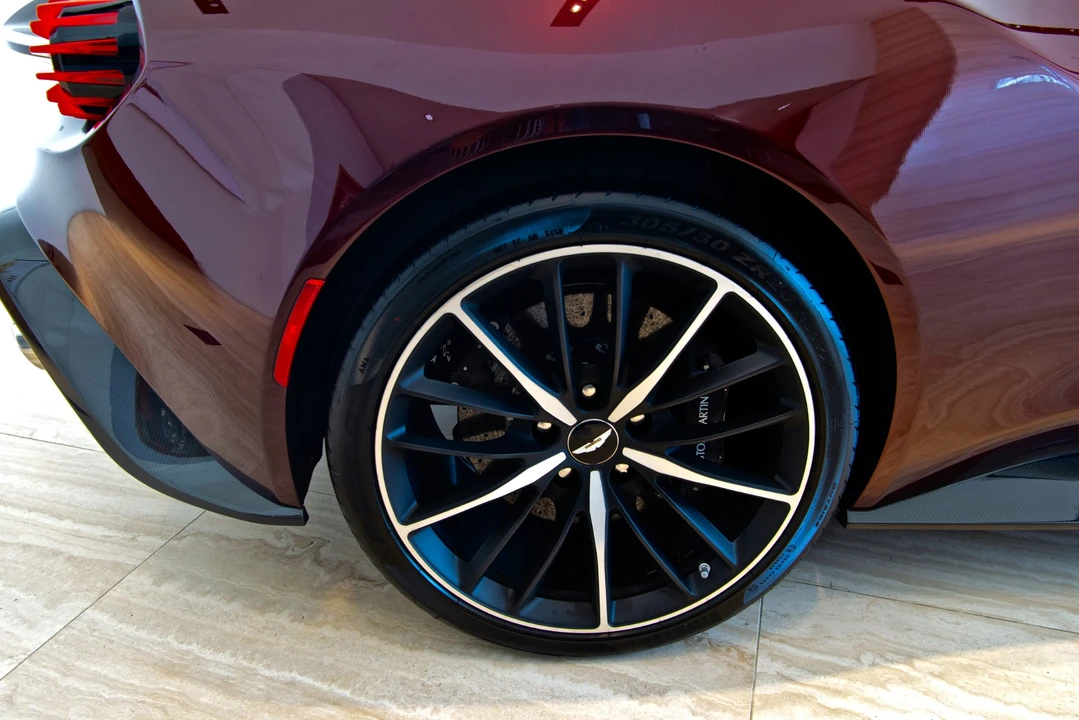 2018 Aston Martin Vanquish 2nd Gen - Image 15 of 31