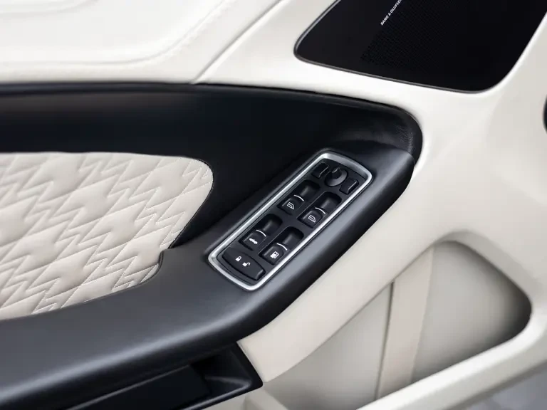 2018 Aston Martin Vanquish 2nd Gen - Image 17 of 31