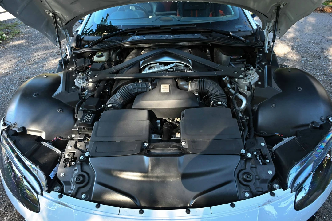 2018 Aston Martin V12 Vantage (2010-2018) - Image 6 of 21