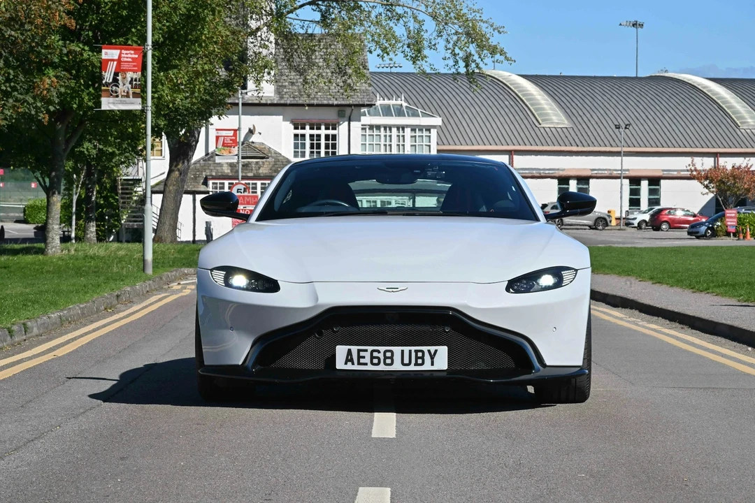 2018 Aston Martin V12 Vantage (2010-2018) - Image 10 of 21