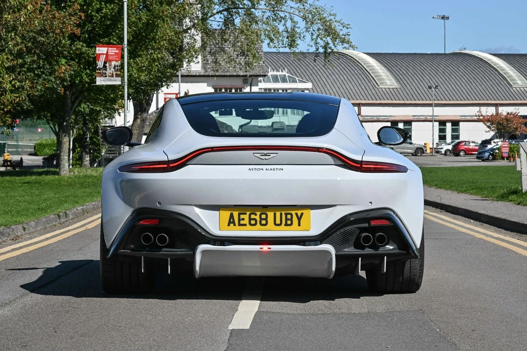 2018 Aston Martin V12 Vantage (2010-2018) - Image 20 of 21