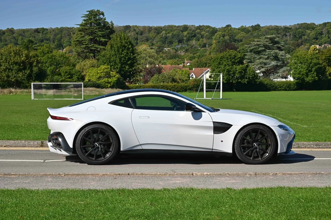 2018 Aston Martin V12 Vantage (2010-2018) - Image 12 of 21