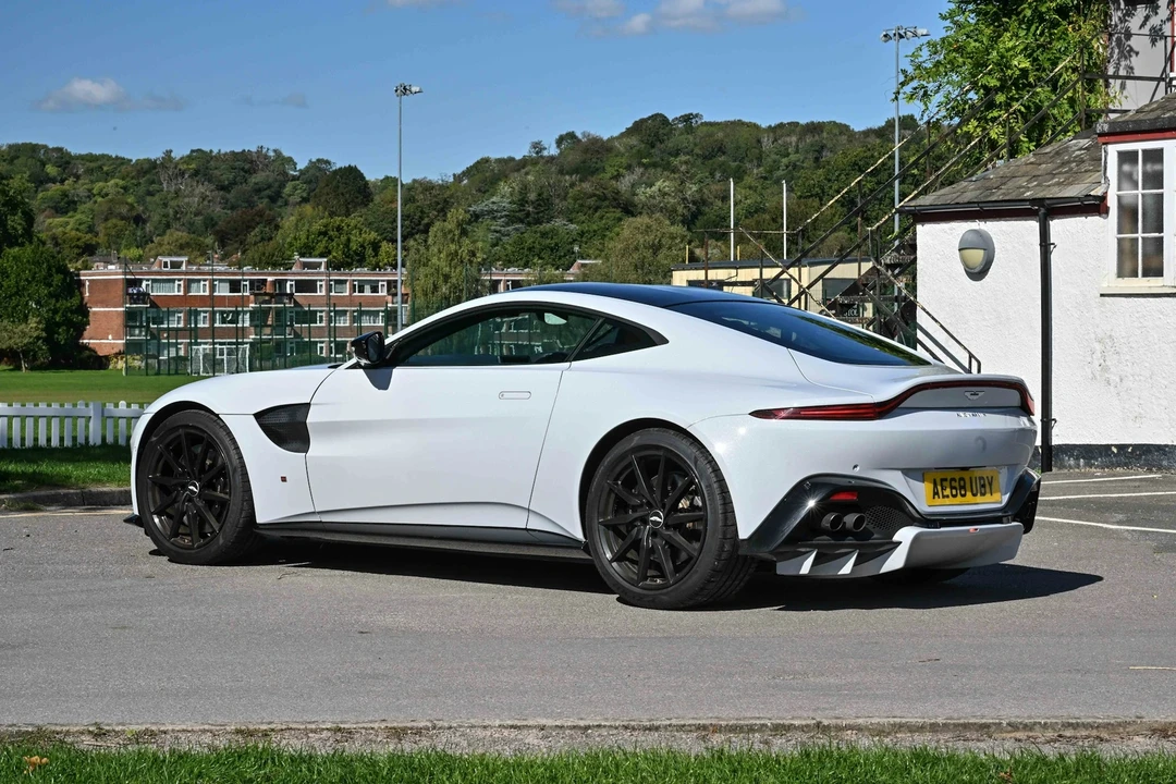 2018 Aston Martin V12 Vantage (2010-2018) - Image 15 of 21