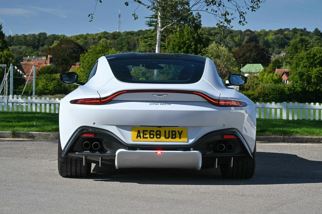 2018 Aston Martin V12 Vantage (2010-2018) - Image 14 of 21