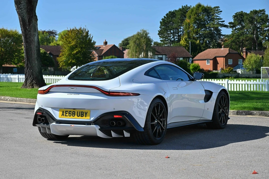 2018 Aston Martin V12 Vantage (2010-2018) - Image 13 of 21