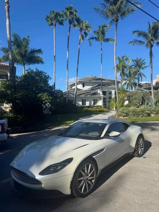 2018 Aston Martin DB11 - Image 2 of 3