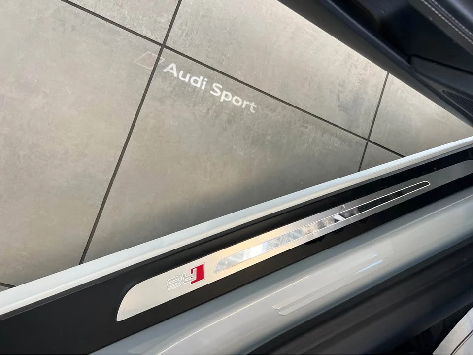 2018 Audi 4S R8 - Image 11 of 12