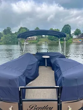 2018 Bentley 220 Cruise