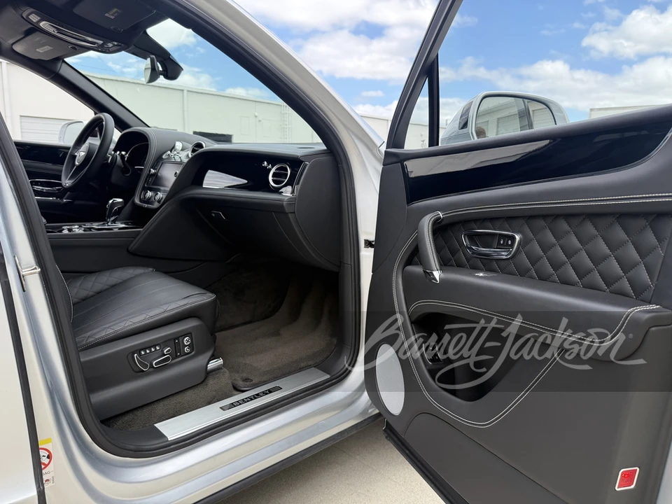 2018 Bentley Bentayga - Image 10 of 31