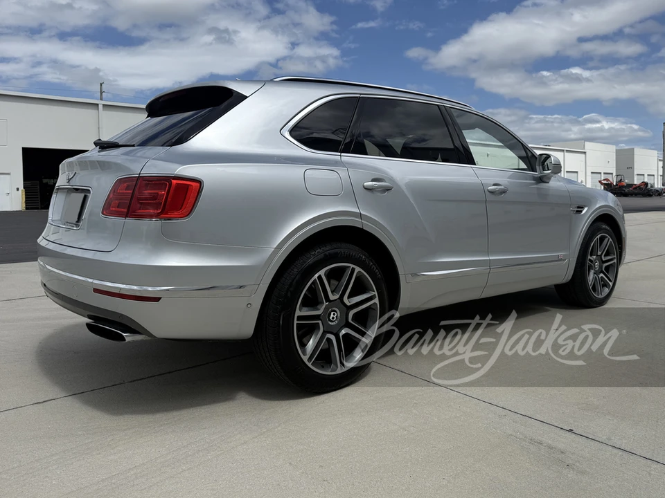 2018 Bentley Bentayga - Image 2 of 31