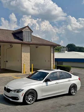 2018 BMW 3 Series 320i xDrive Sedan 4D
