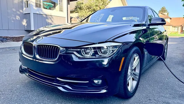2018 BMW 3 Series 330e iPerformance Sedan 4D