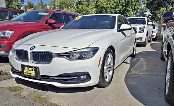 2018 BMW 3 Series 330e iPerformance Sedan 4D