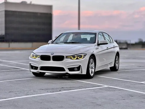2018 BMW 3 Series 330i xDrive Sedan 4D
