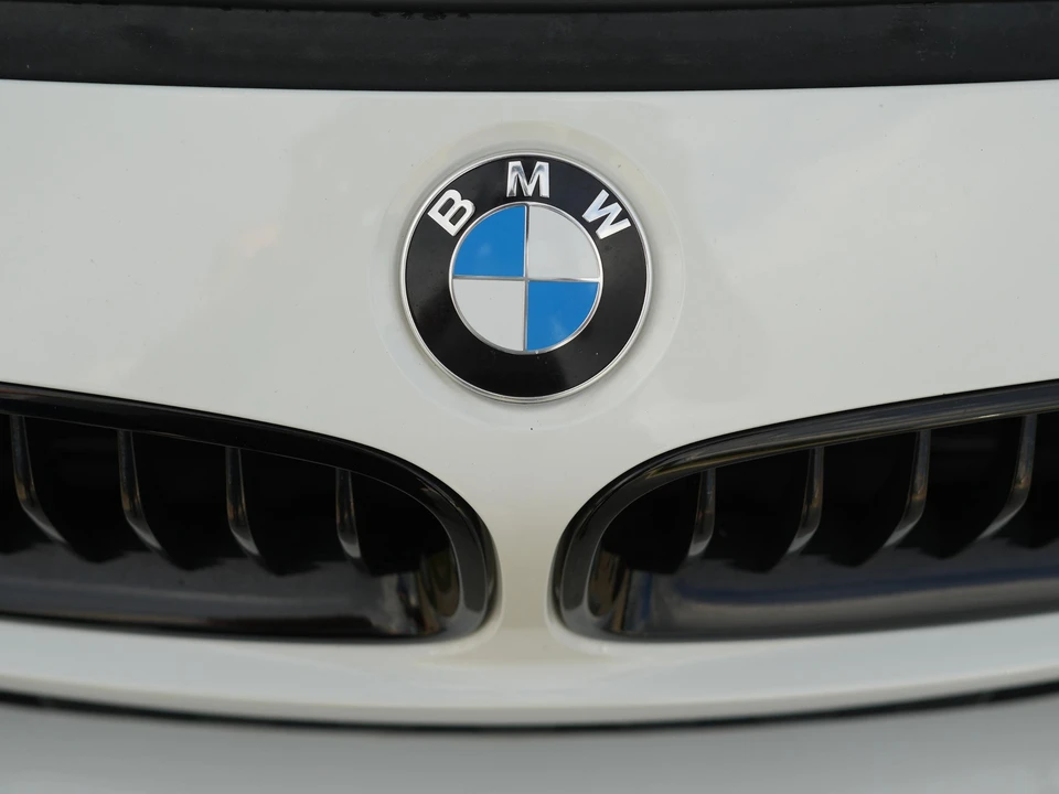 2018 BMW F30 335i & 340i Sedan - Image 23 of 31
