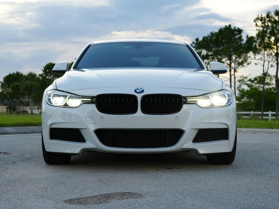 2018 BMW F30 335i & 340i Sedan - Image 8 of 31