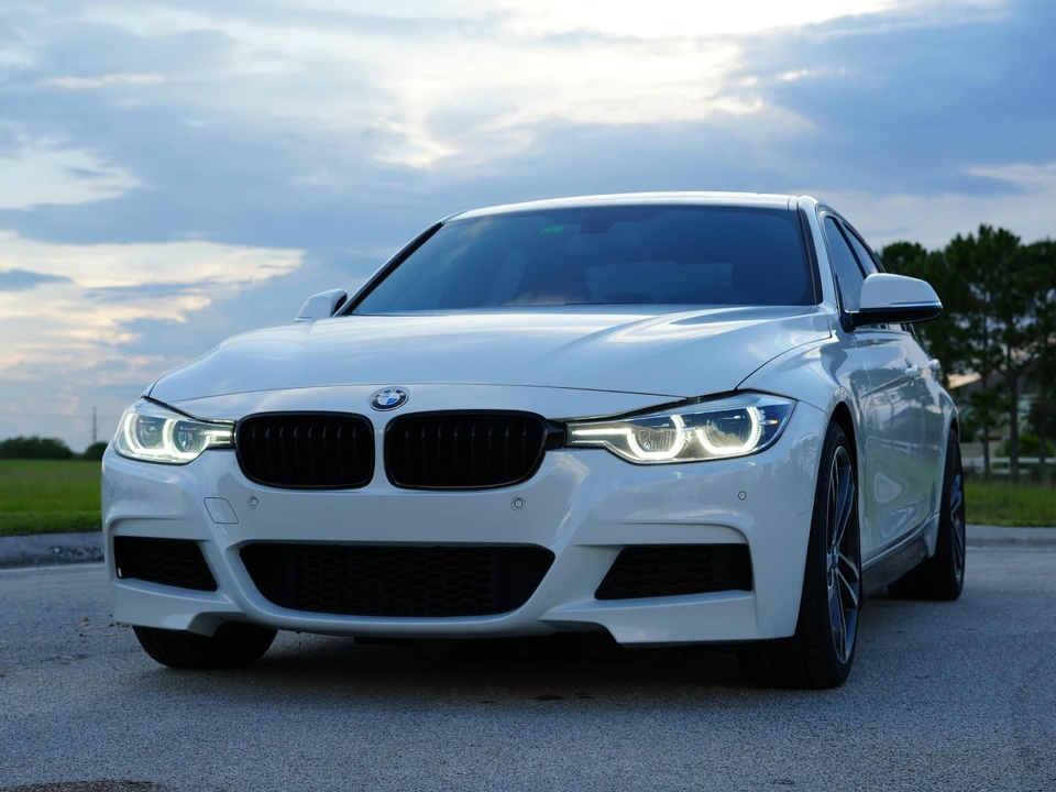 2018 BMW F30 335i & 340i Sedan - Image 10 of 31