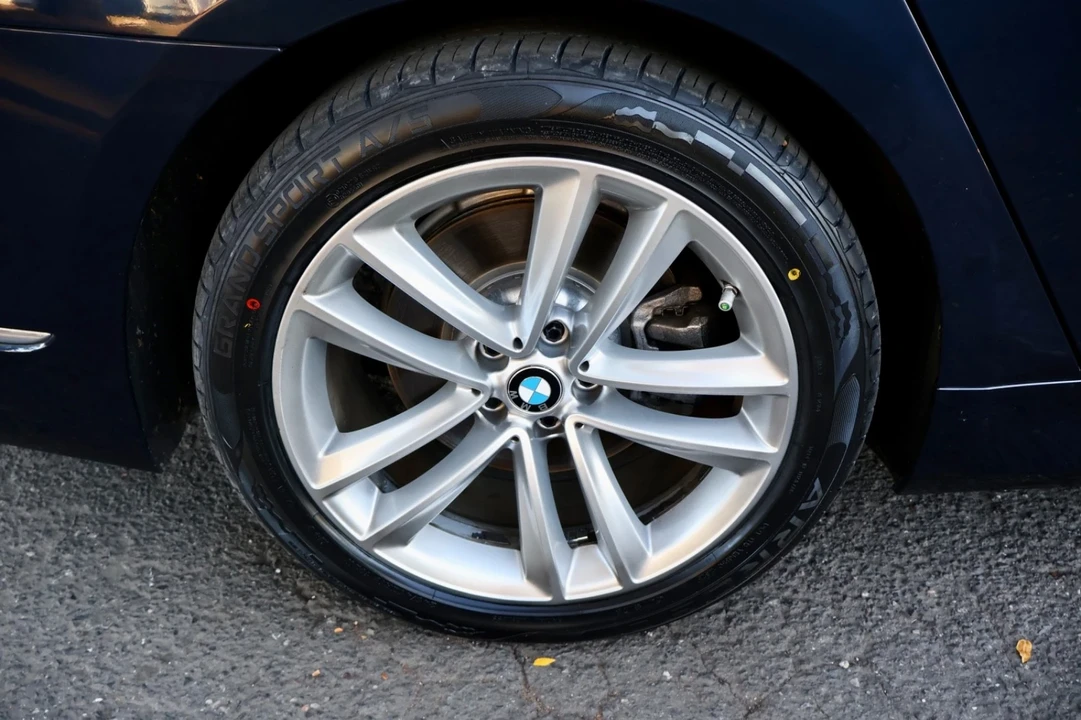 2018 BMW G11/G12 750i & M760i Sedan - Image 17 of 21