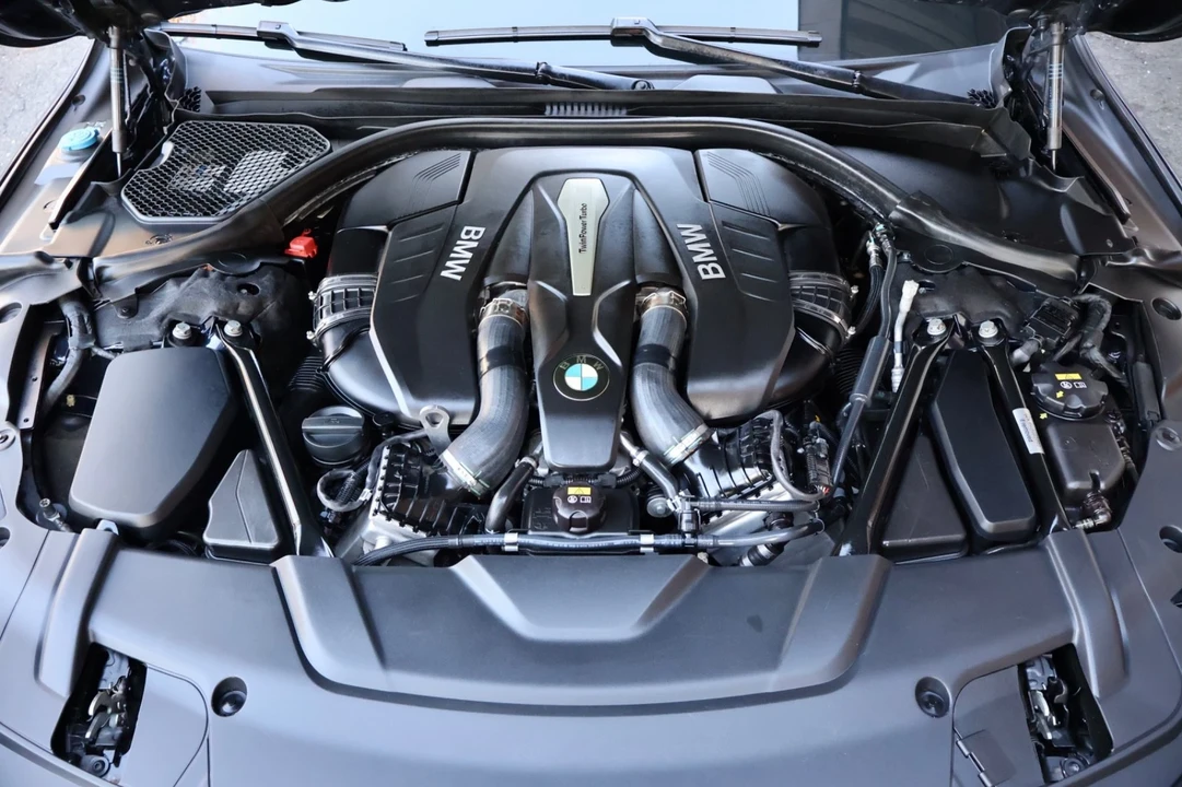 2018 BMW G11/G12 750i & M760i Sedan - Image 19 of 21