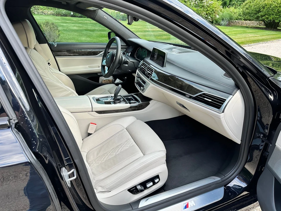 2018 BMW G11/G12 750i & M760i Sedan - Image 23 of 31