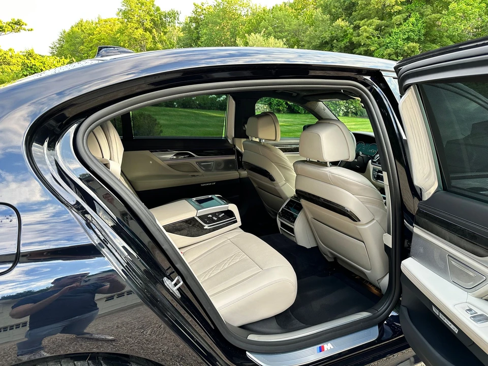2018 BMW G11/G12 750i & M760i Sedan - Image 26 of 31