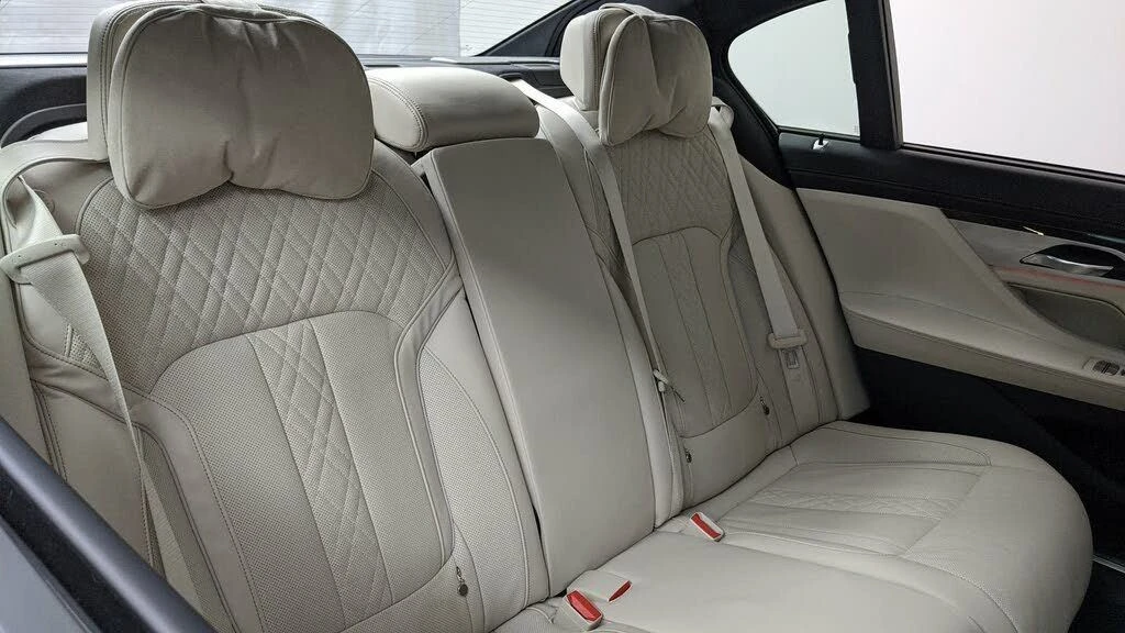 2018 BMW G11/G12 750i & M760i Sedan - Image 21 of 31