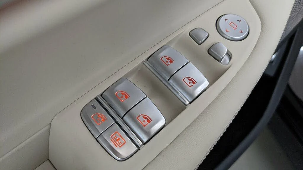 2018 BMW G11/G12 750i & M760i Sedan - Image 27 of 31