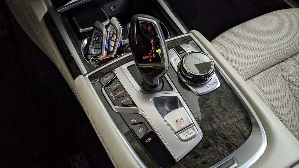 2018 BMW G11/G12 750i & M760i Sedan - Image 30 of 31