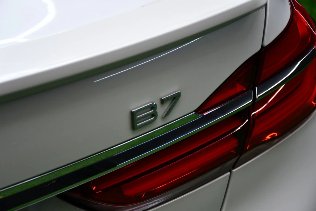 2018 BMW Alpina B7 - Image 14 of 21