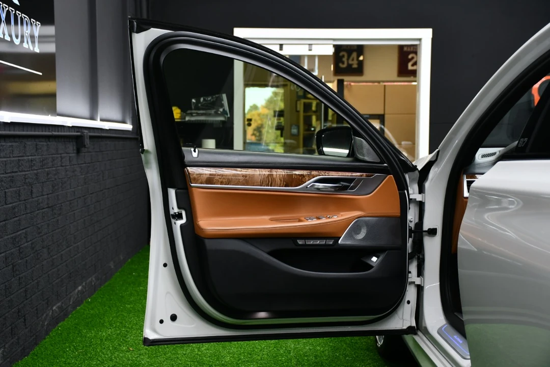2018 BMW Alpina B7 - Image 19 of 21