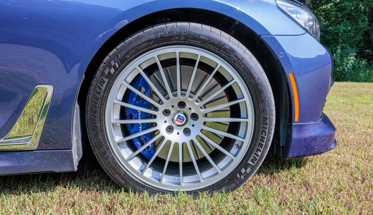 2018 BMW Alpina B7 - Image 23 of 31