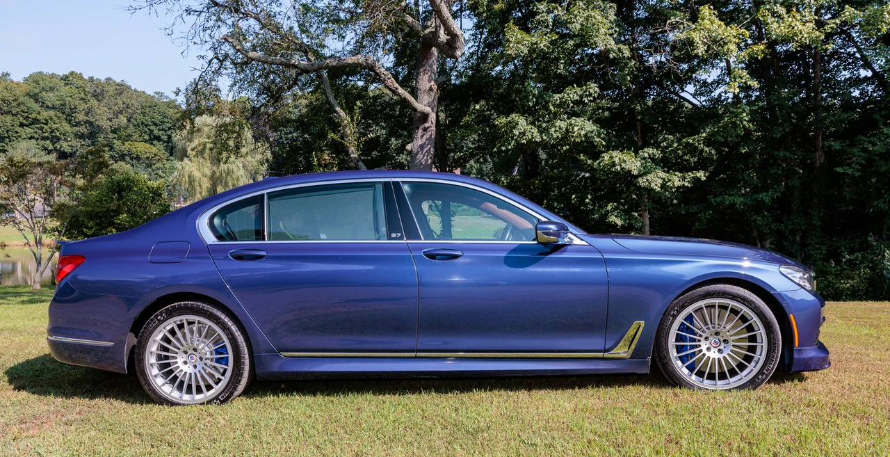 2018 BMW Alpina B7 - Image 11 of 31