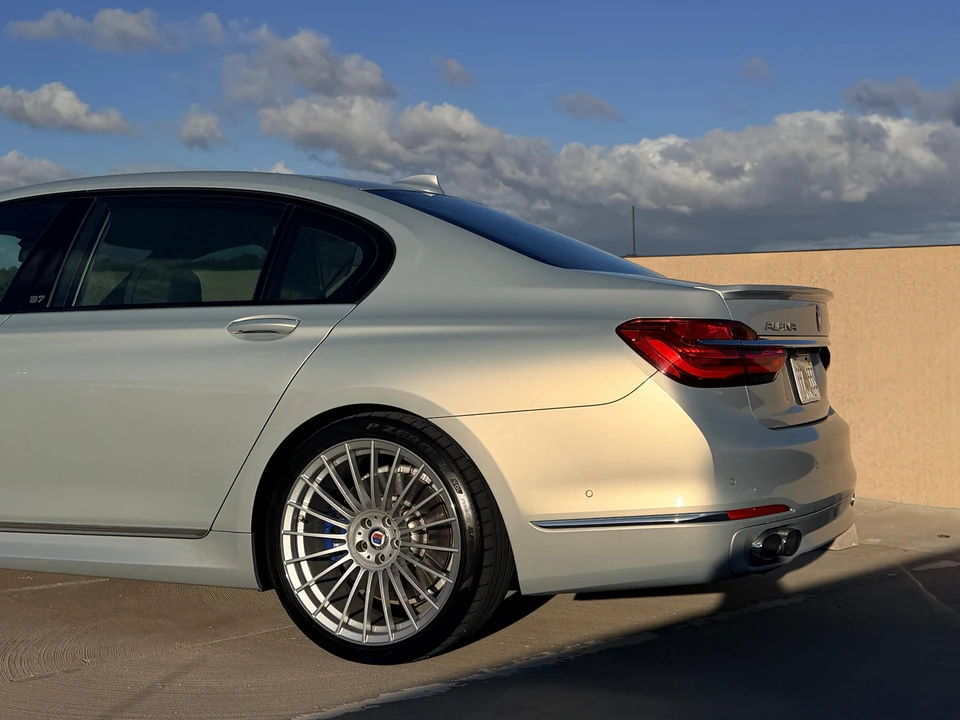 2018 BMW Alpina B7 - Image 20 of 31
