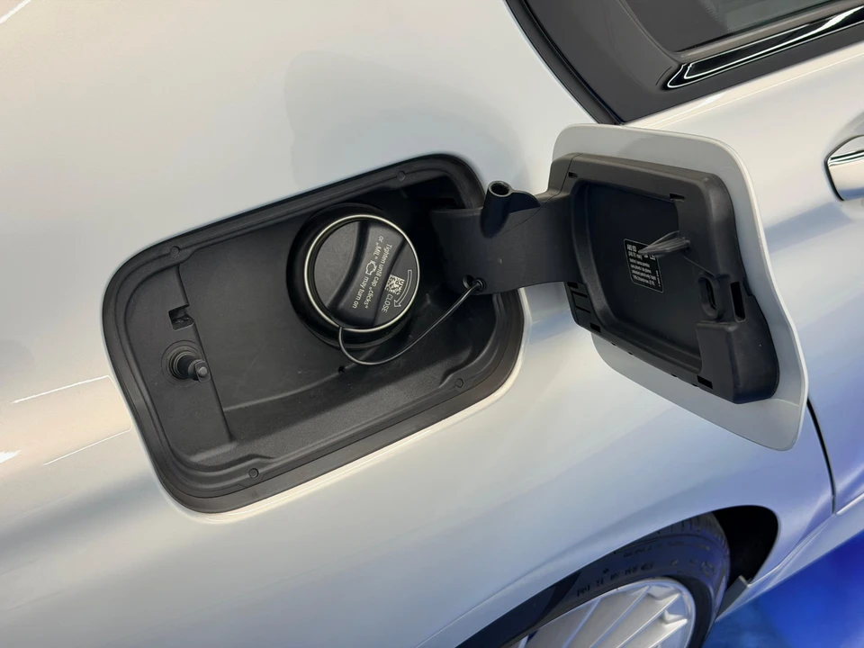 2018 BMW Alpina B7 - Image 29 of 31