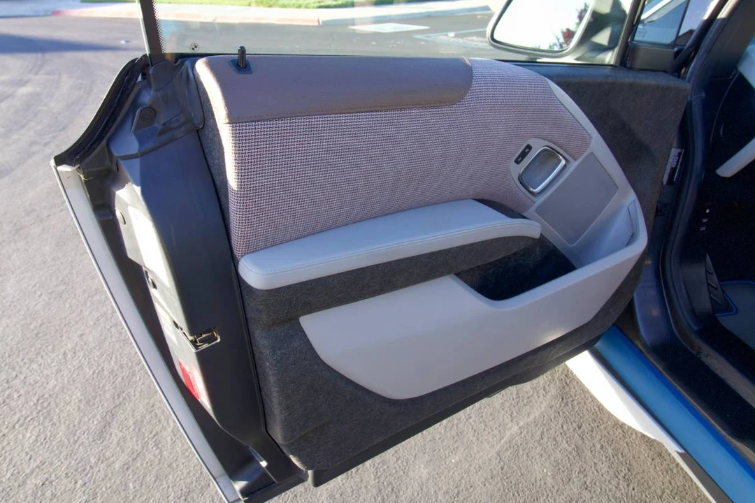 2018 BMW i3 - Image 11 of 24