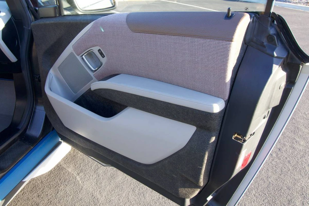 2018 BMW i3 - Image 12 of 24